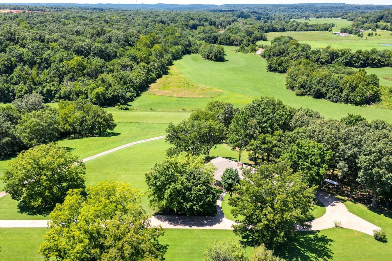 Expansive Fayetteville Retreat 11 Mi To U Of A! Exterior foto